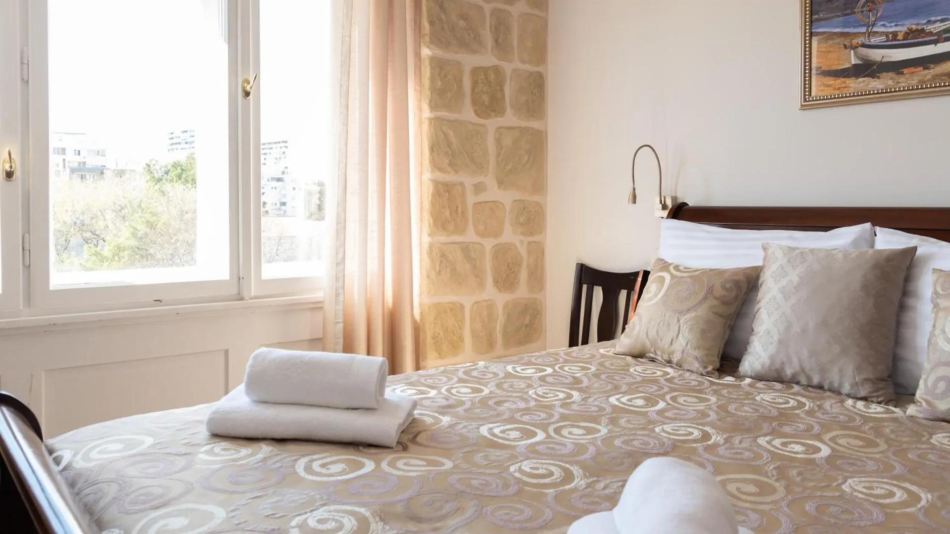 Queen Teuta Luxury Rooms Split