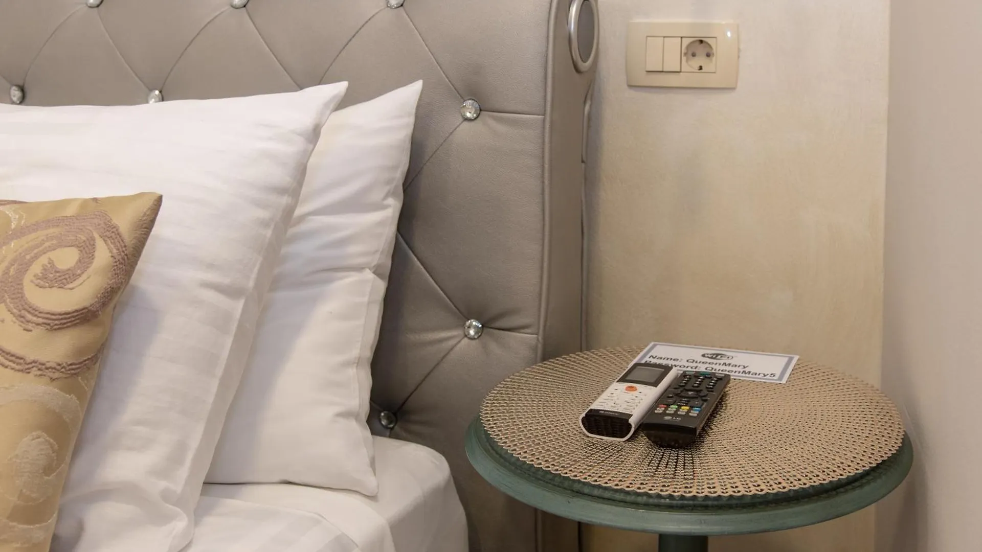 Queen Teuta Luxury Rooms Split Croatia