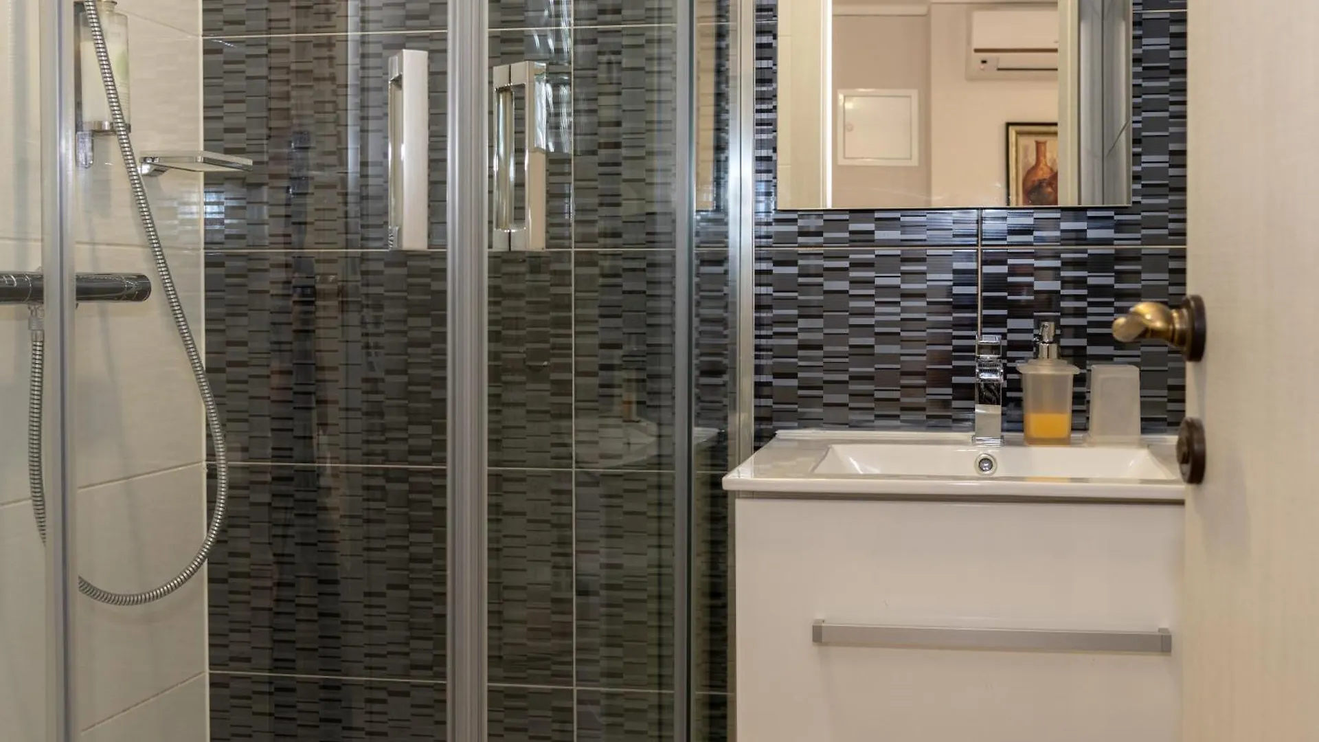 Queen Teuta Luxury Rooms Split Croatia