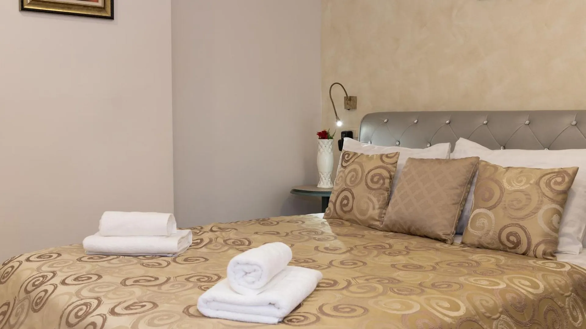 Queen Teuta Luxury Rooms Split 0*,  Croacia