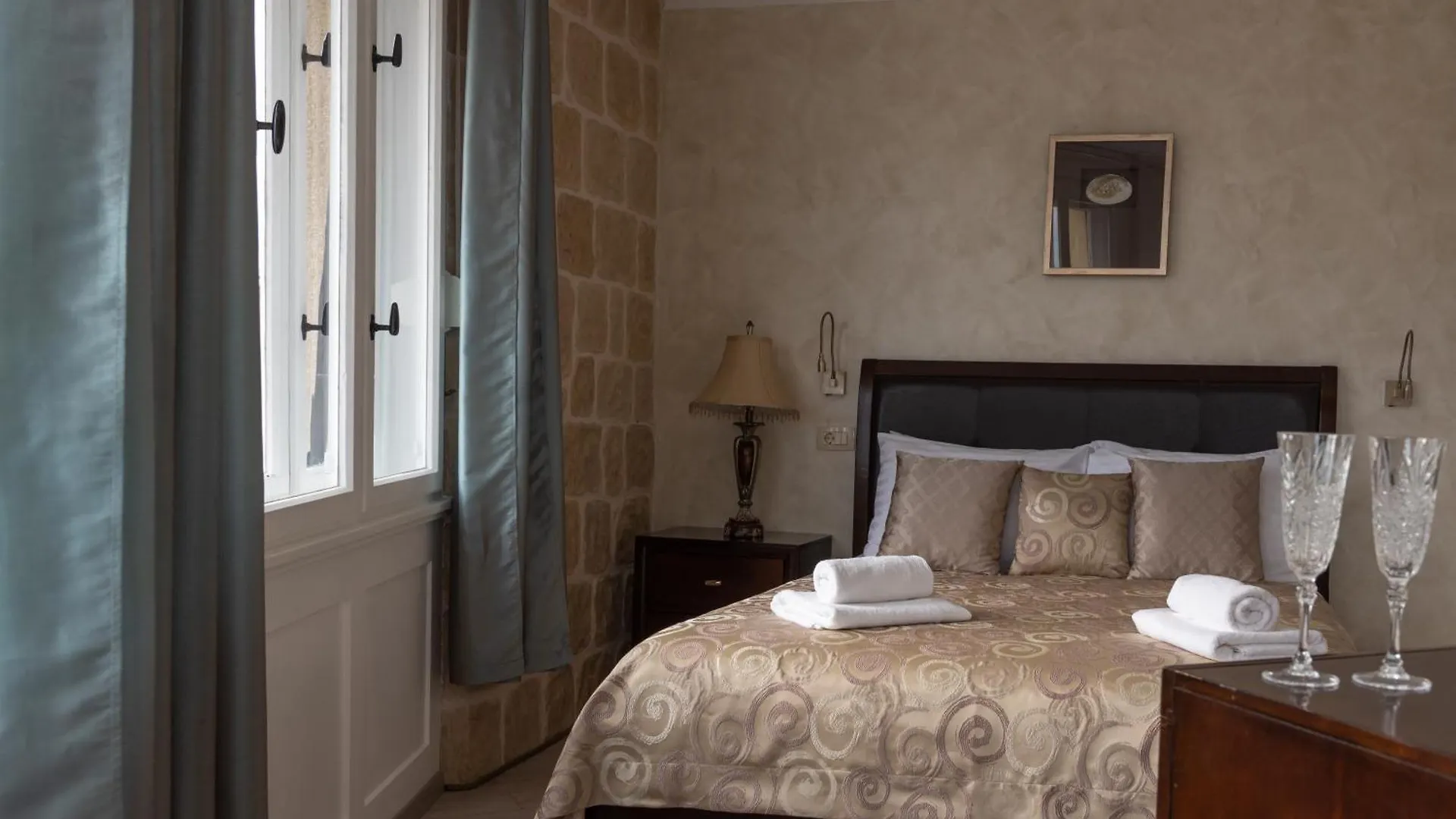 Queen Teuta Luxury Rooms Split 0*,  Croatia