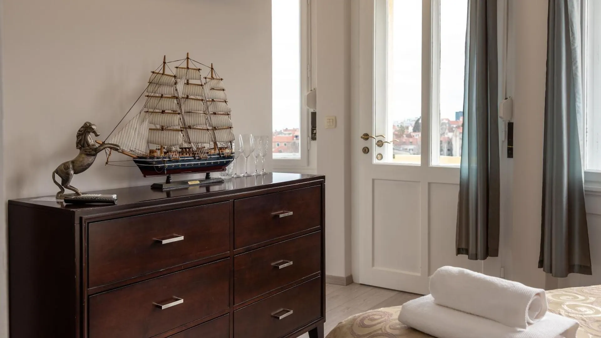 Queen Teuta Luxury Rooms Split 0*,  Croatia
