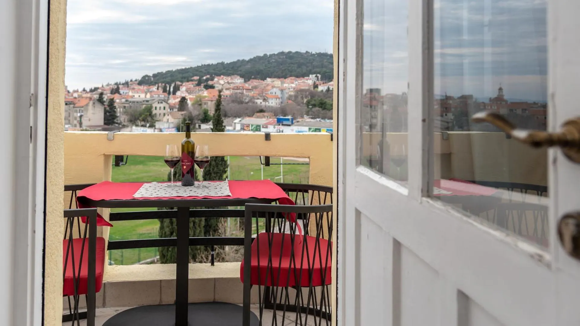 Queen Teuta Luxury Rooms Split Guest house
