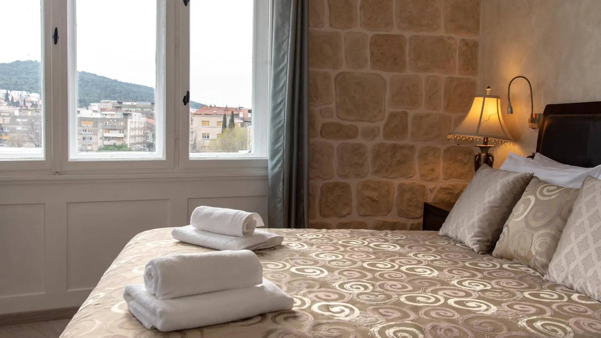 Queen Teuta Luxury Rooms Split 0*,  Croatia