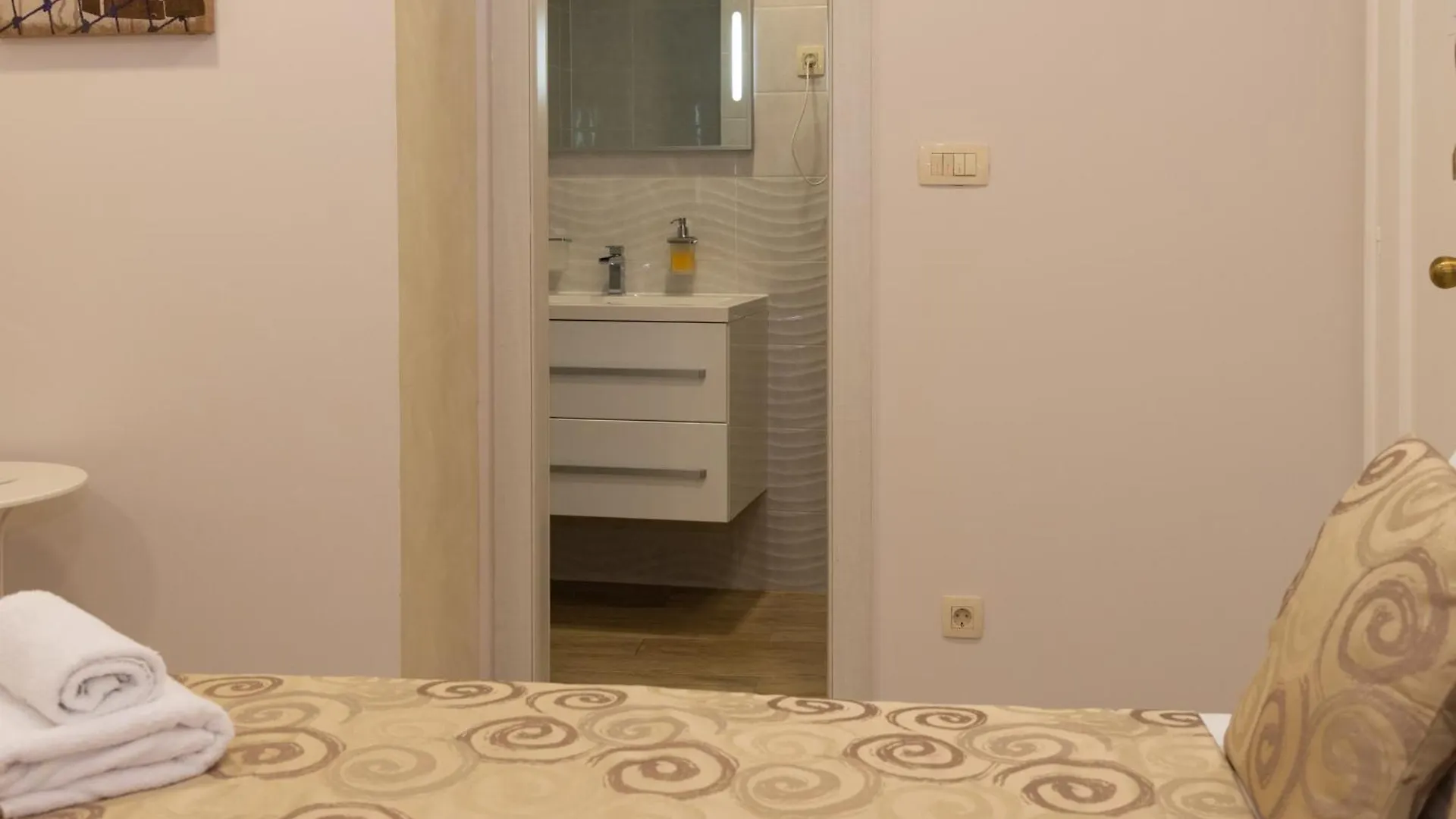 Queen Teuta Luxury Rooms Split 0*,