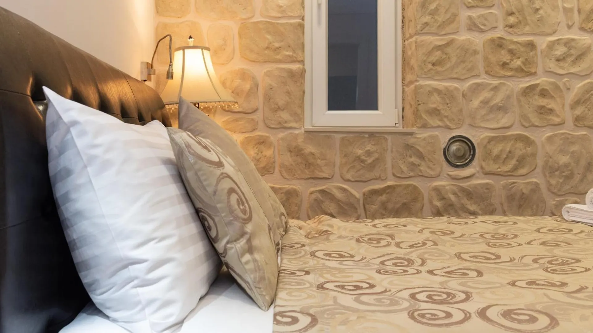 Queen Teuta Luxury Rooms Split