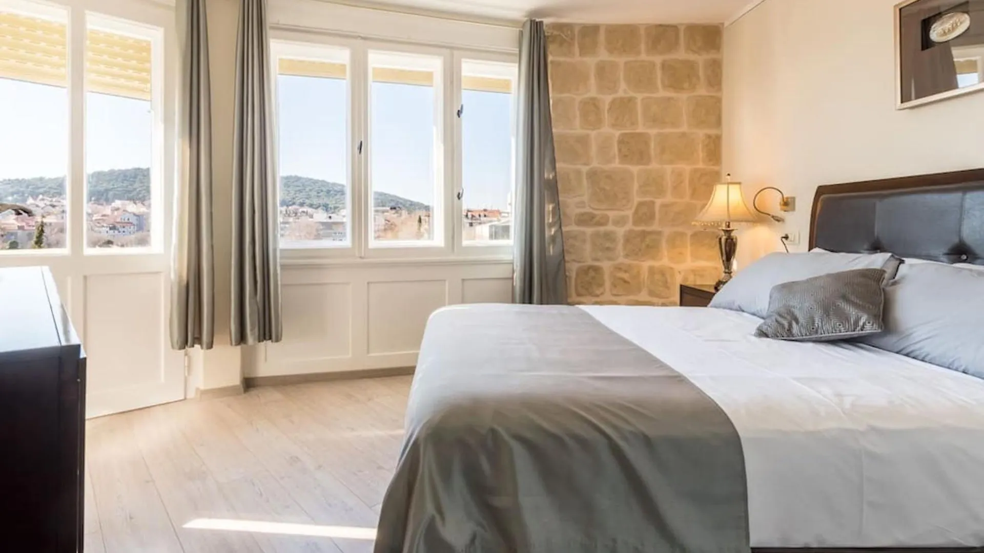 Queen Teuta Luxury Rooms Split