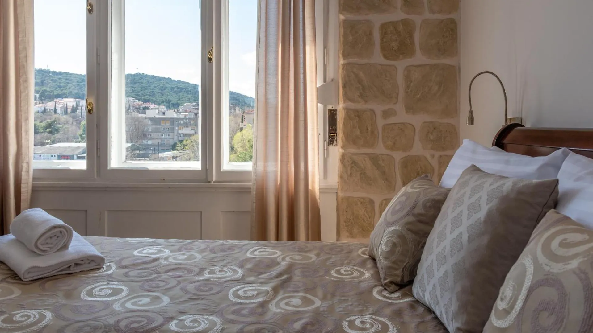 Queen Teuta Luxury Rooms Split