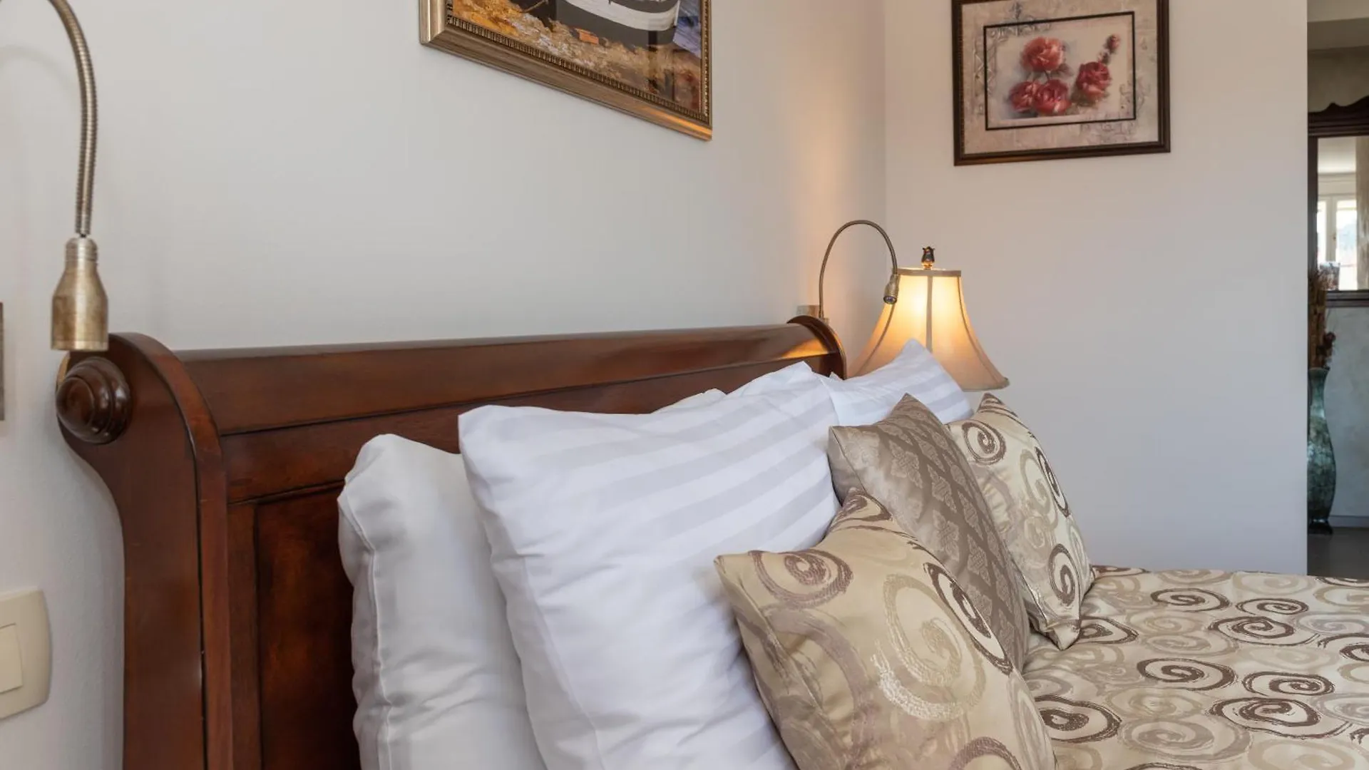 Guest house Queen Teuta Luxury Rooms Split