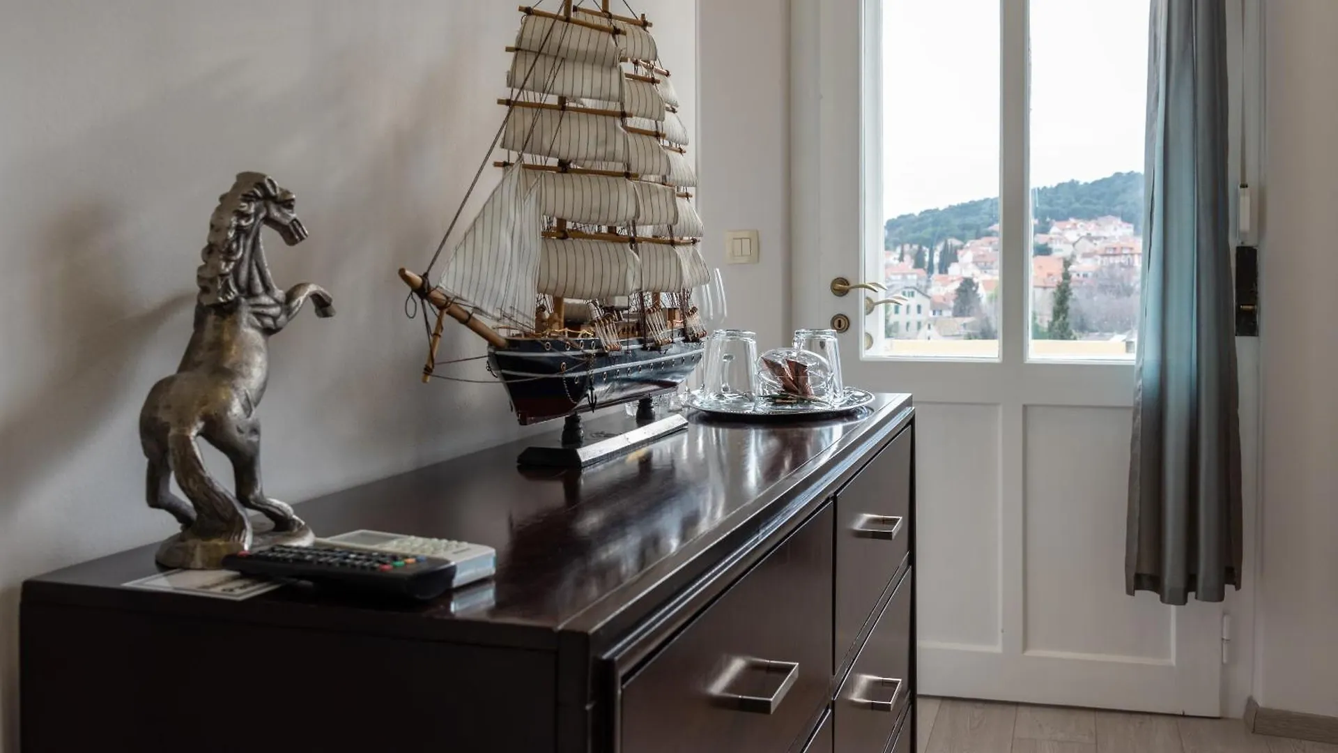 Queen Teuta Luxury Rooms Split Guest house