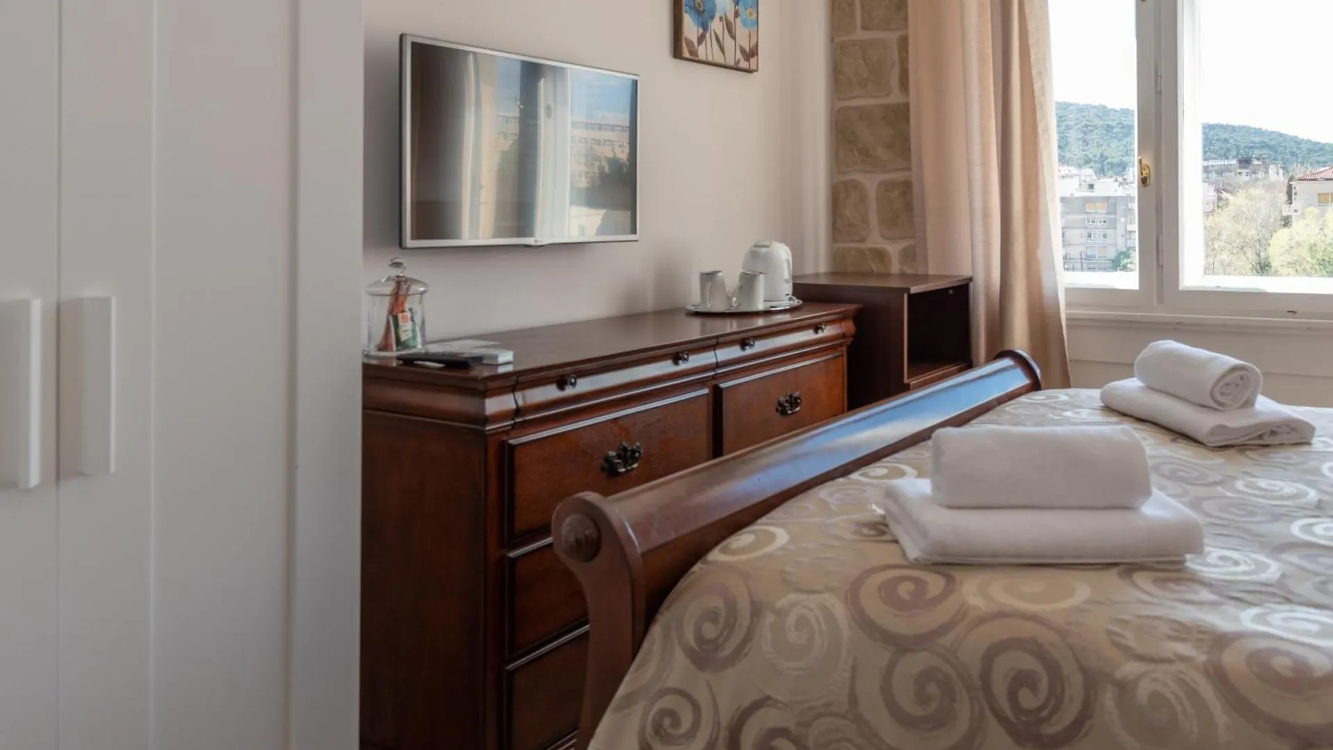 Queen Teuta Luxury Rooms Split Guest house